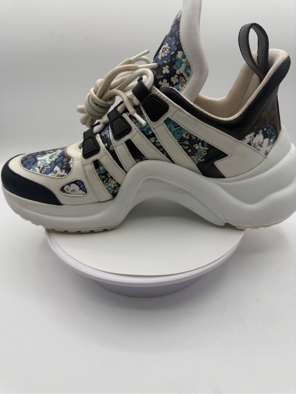Louis Vuitton floral Archlight Sneakers EUC full inclusion 🔥 - Picture 3 of 10